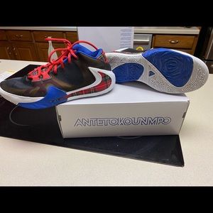 Size 9.5 Giannis freaks basketball shoes. Coming to America edition. Used